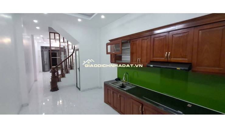 Bán nhà Thanh Lân- Lĩnh Nam - Hoàng Mai, DT 30m x 5 tầng, ô tô đỗ cổng, lô góc